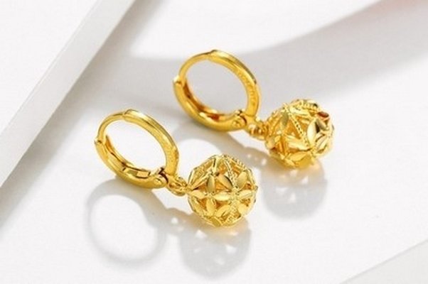 mơ thấy bông tai vàng đánh con gì