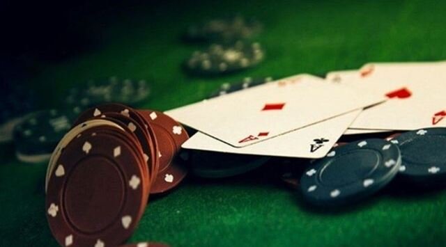 Bài binh bửu hay bài 4 lá quy định có từ 2 đến 4 người chơi trong một ván Bài binh bửu hay bài 4 lá quy định có từ 2 đến 4 người chơi trong một ván