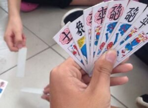 Bộ bài được dùng trong trò chơi tam cúc có tổng cộng 32 lá