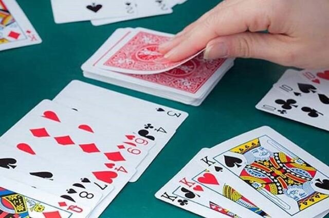 Luật chơi phỏm là yếu tố quan trọng cần nắm khi tham gia phỏm lần đầu tiên